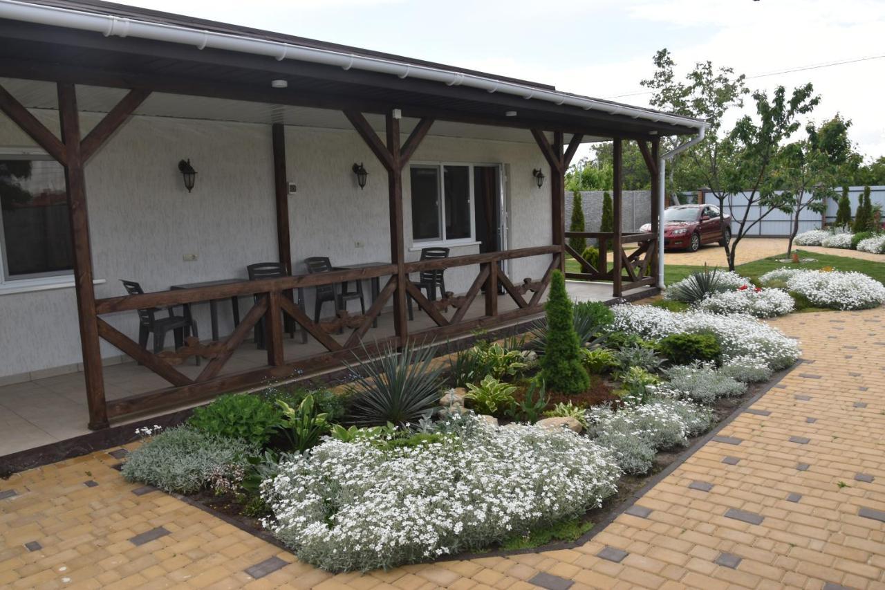Hotel Три Кошки Chornomorsk Exterior foto