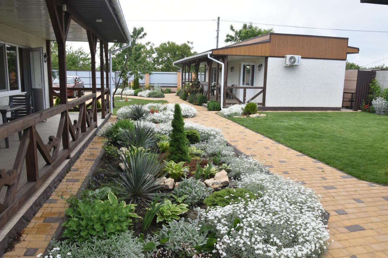 Hotel Три Кошки Chornomorsk Exterior foto