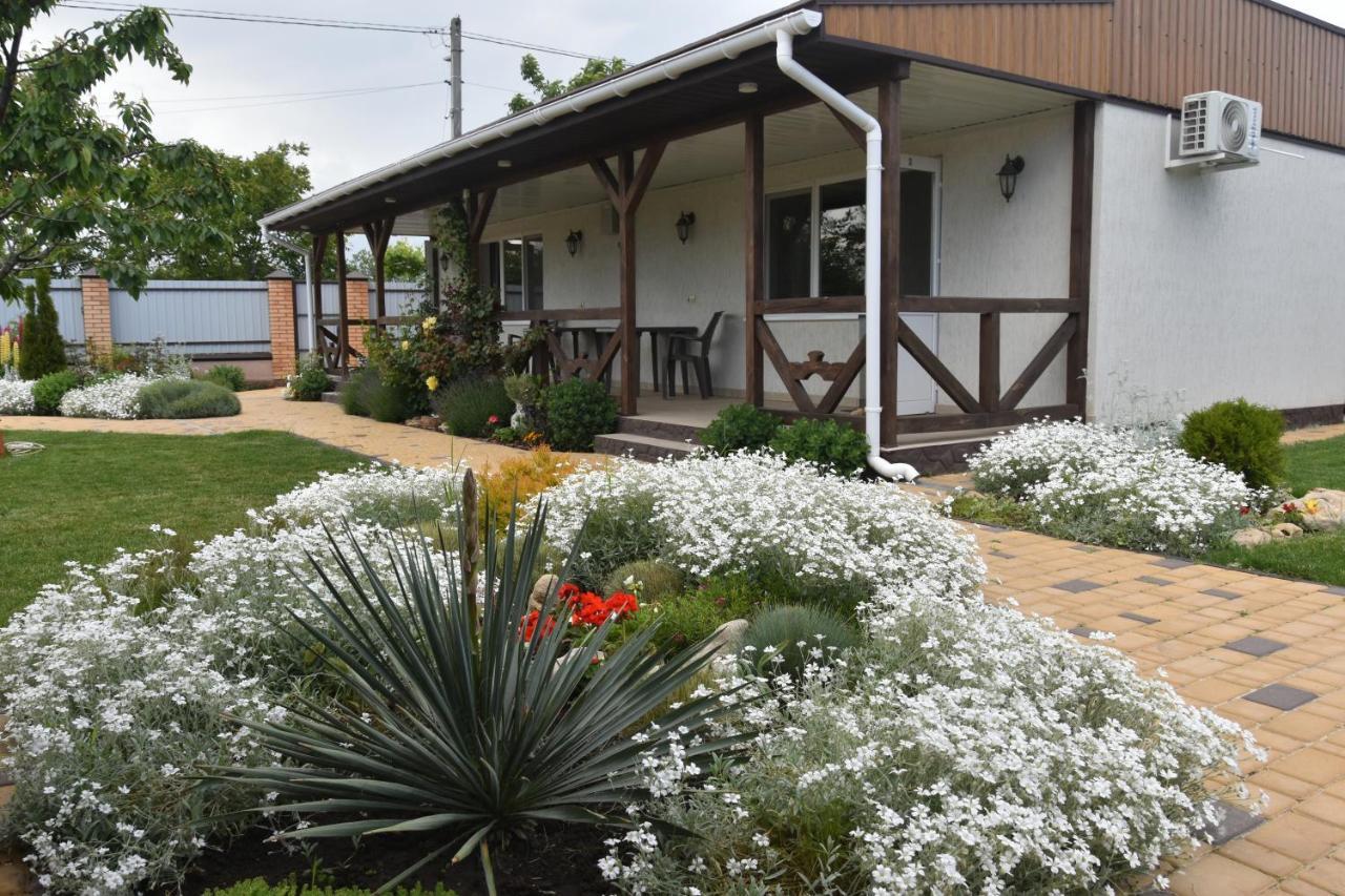 Hotel Три Кошки Chornomorsk Exterior foto