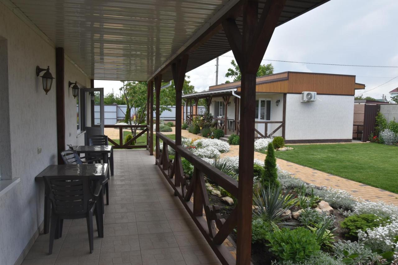 Hotel Три Кошки Chornomorsk Exterior foto
